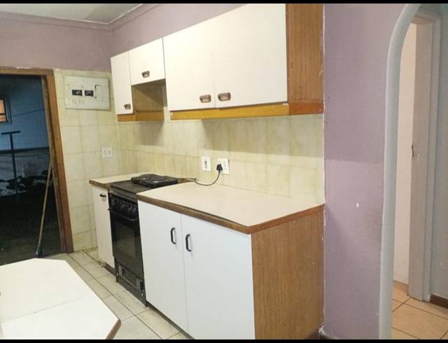 2 BEDROOM PROPERTY TO RENT IN MOSELEY PARK